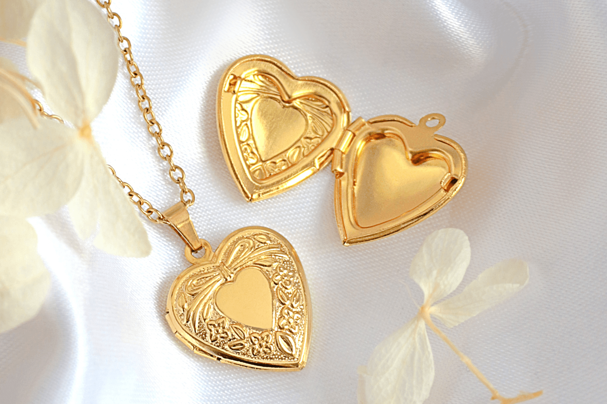 18 Karats Heart Locket Necklace - BelleHarris