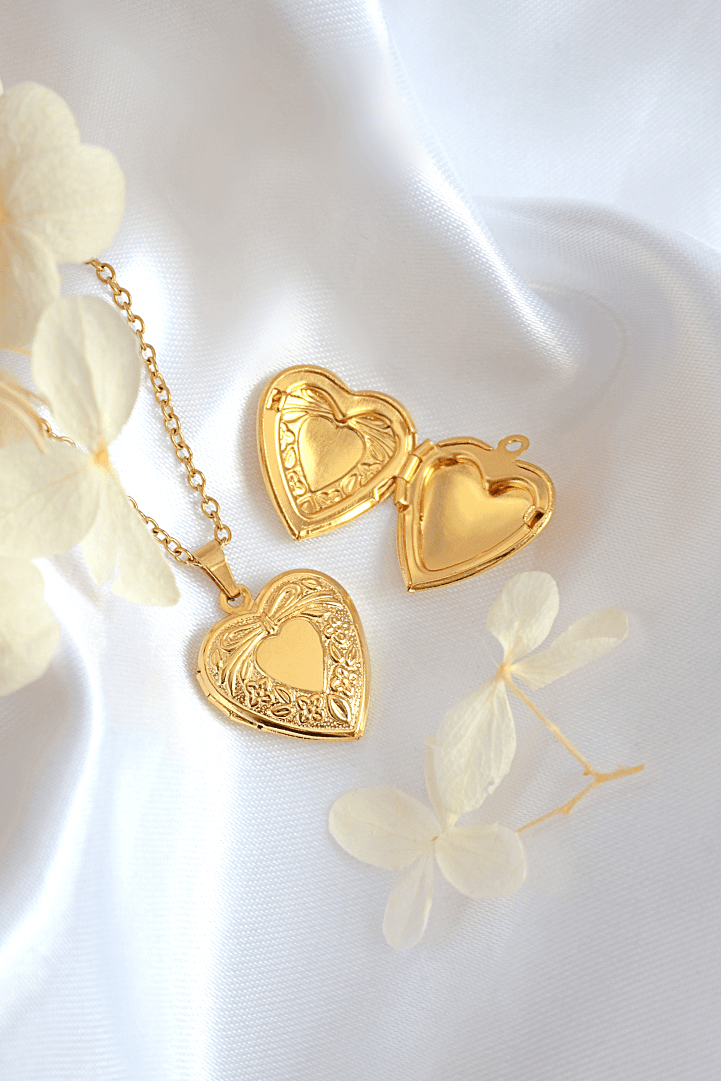 18 Karats Heart Locket Necklace - BelleHarris