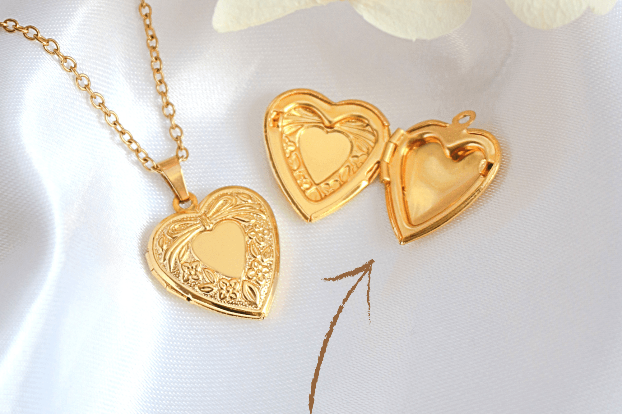 18 Karats Heart Locket Necklace - BelleHarris