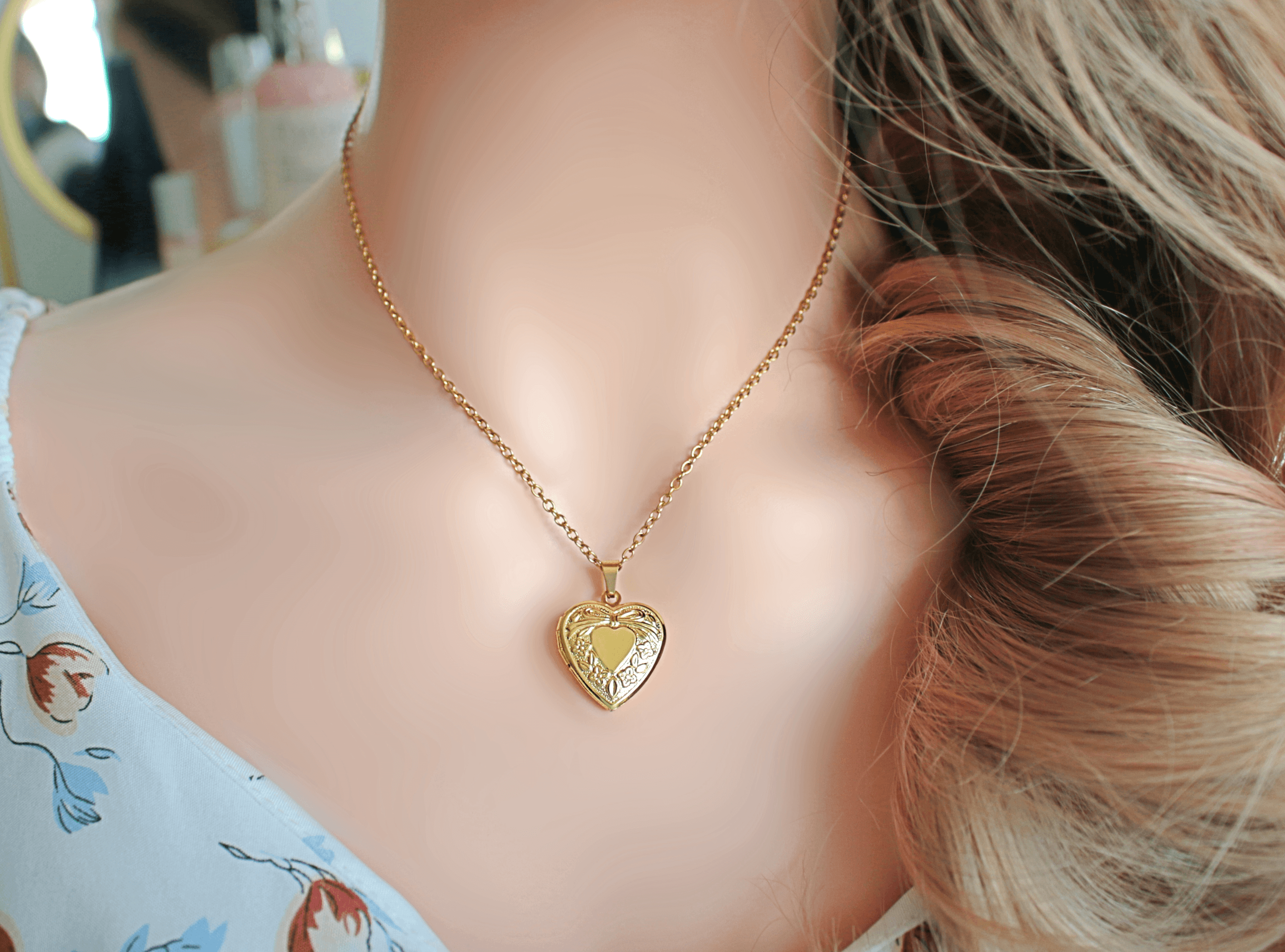 18 Karats Heart Locket Necklace - BelleHarris