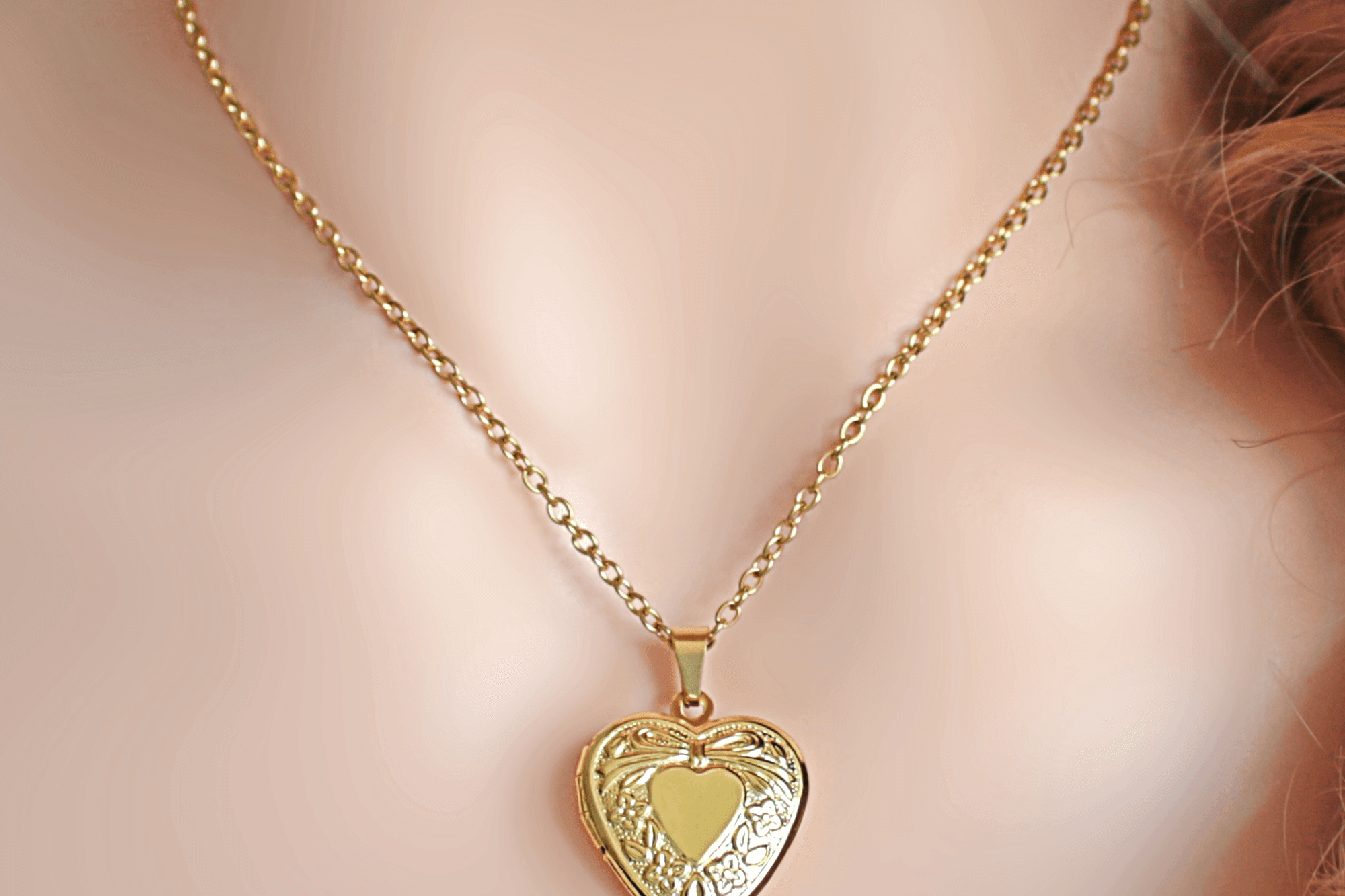 18 Karats Heart Locket Necklace - BelleHarris