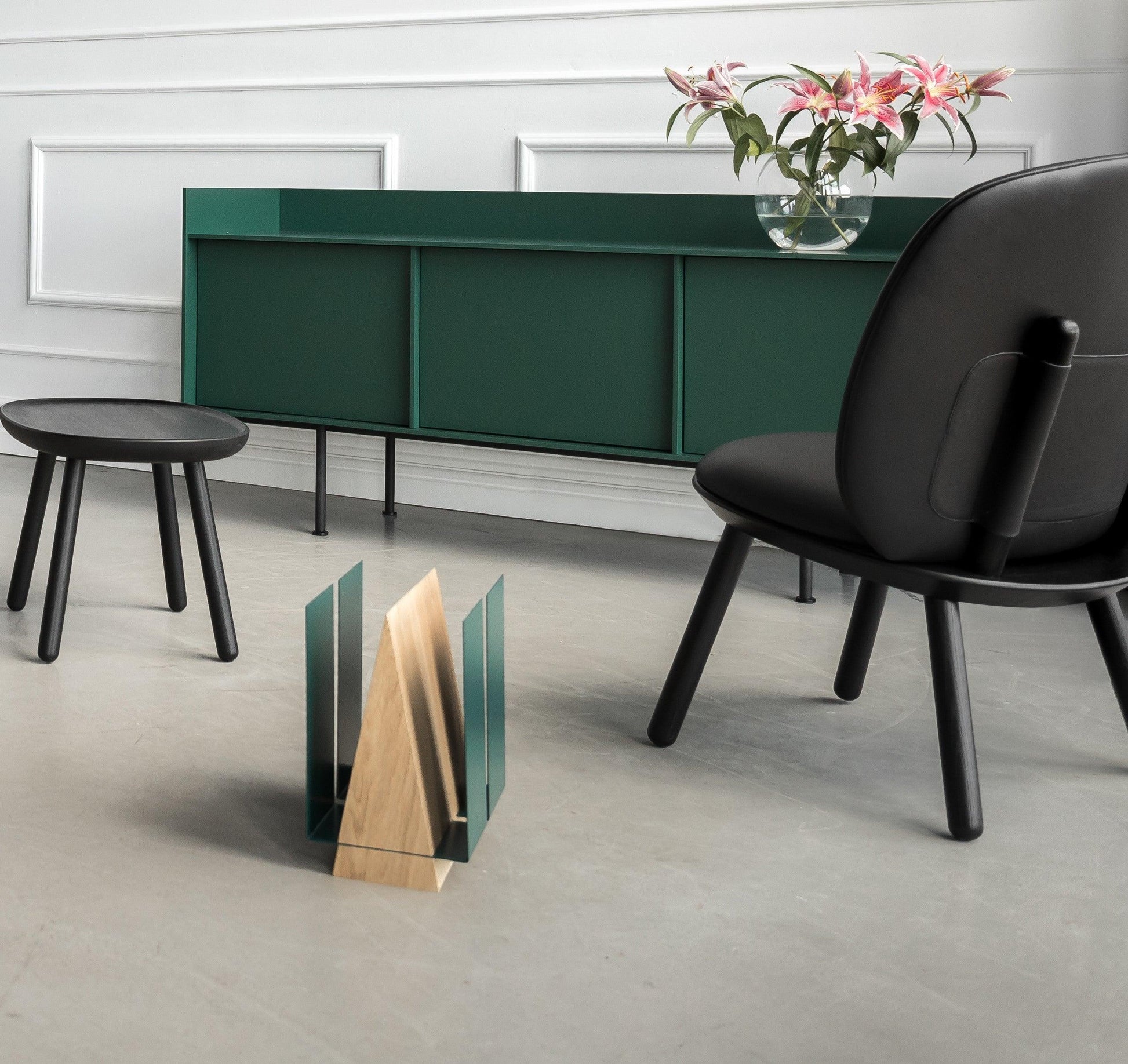 Standing magazine holder WINGS - BelleHarris